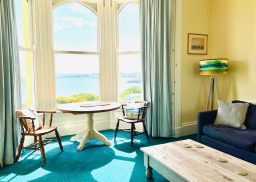 Sitting room with sea view