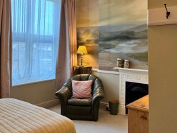 Middle bedroom - king-sized bed Middle bedroom with king sized bed