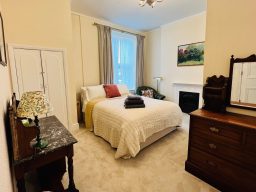 Middle bedroom with king sized bed